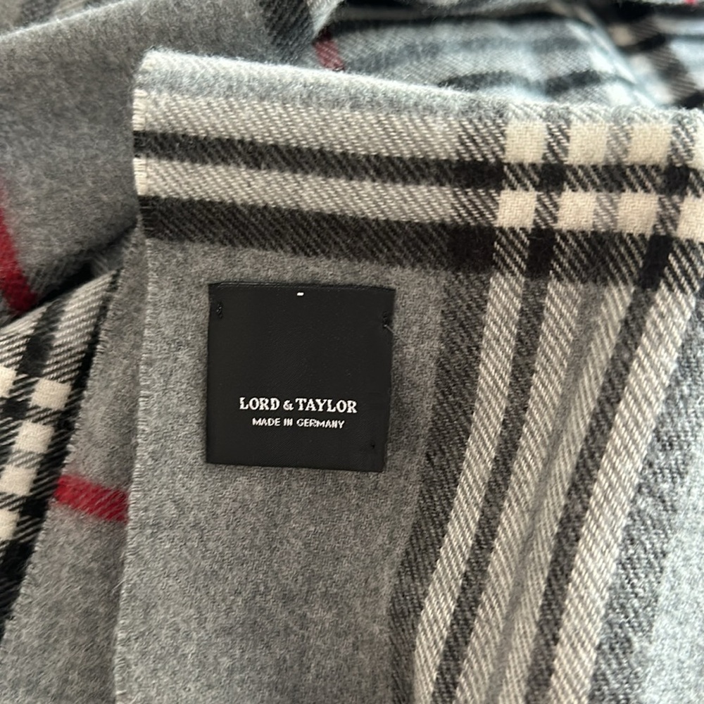 Lord & Taylor scarf - Picture 4 of 5